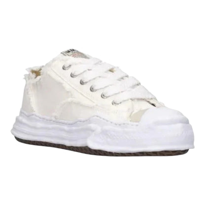 LOW TOP SNEAKER