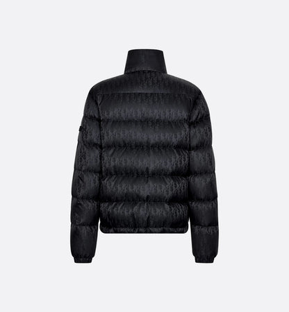 Essentiaal D Oblique Puffer Schwarz