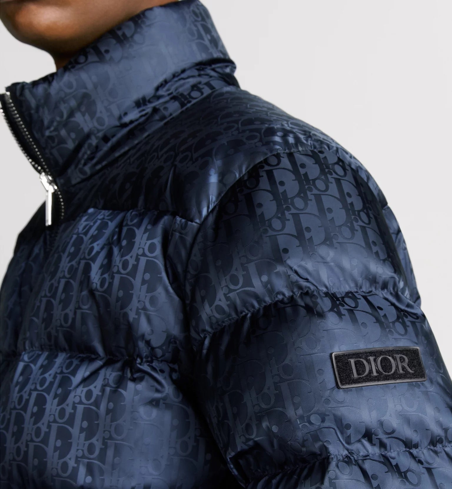 Essentiaal D Oblique Puffer Blau